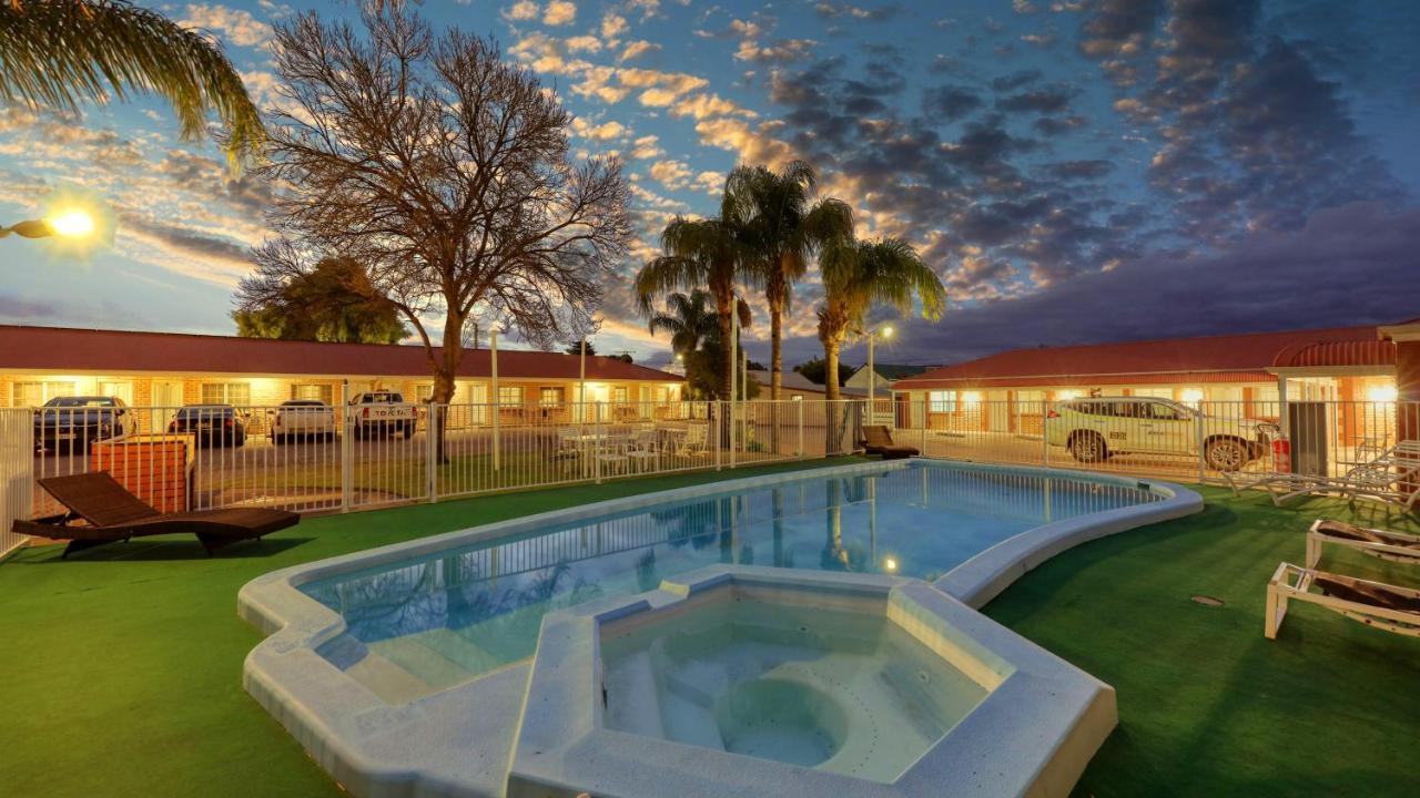 Charles Rasp Motor Inn & Cottages Broken Hill Buitenkant foto