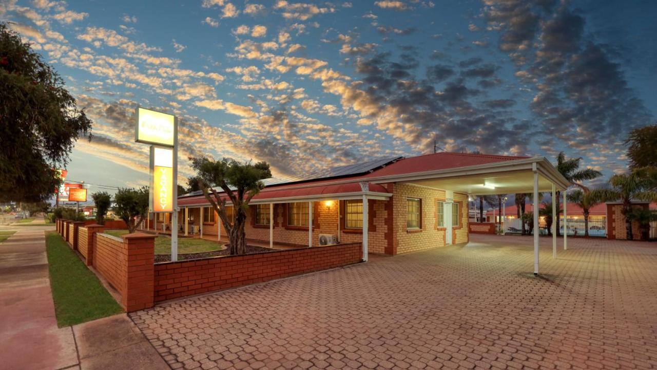 Charles Rasp Motor Inn & Cottages Broken Hill Buitenkant foto
