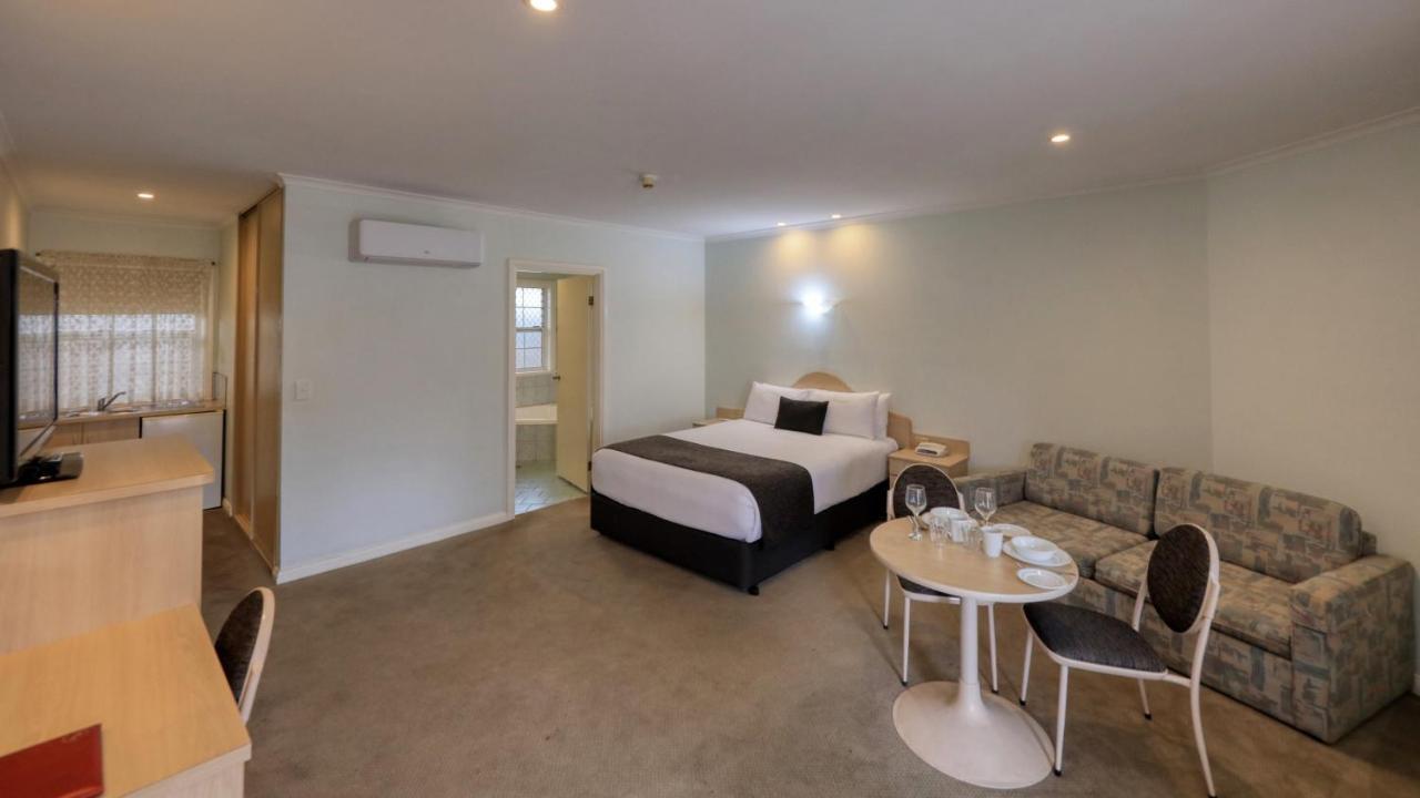 Charles Rasp Motor Inn & Cottages Broken Hill Buitenkant foto