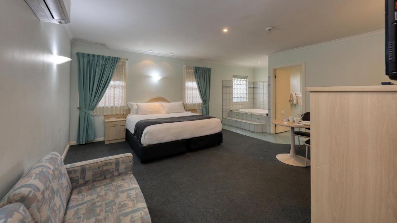 Charles Rasp Motor Inn & Cottages Broken Hill Buitenkant foto