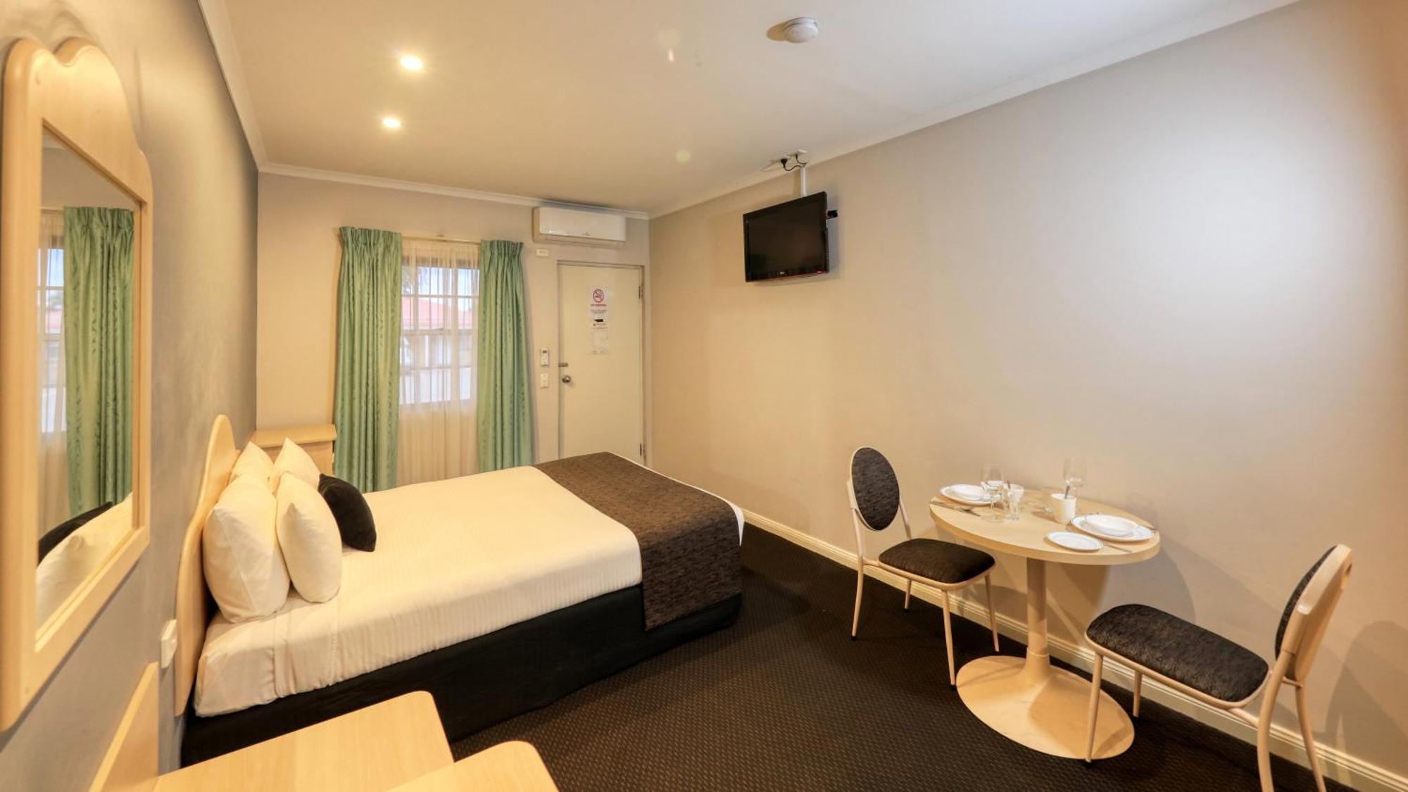 Charles Rasp Motor Inn & Cottages Broken Hill Buitenkant foto