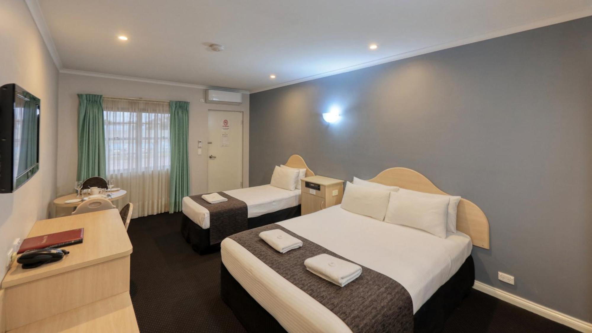Charles Rasp Motor Inn & Cottages Broken Hill Buitenkant foto