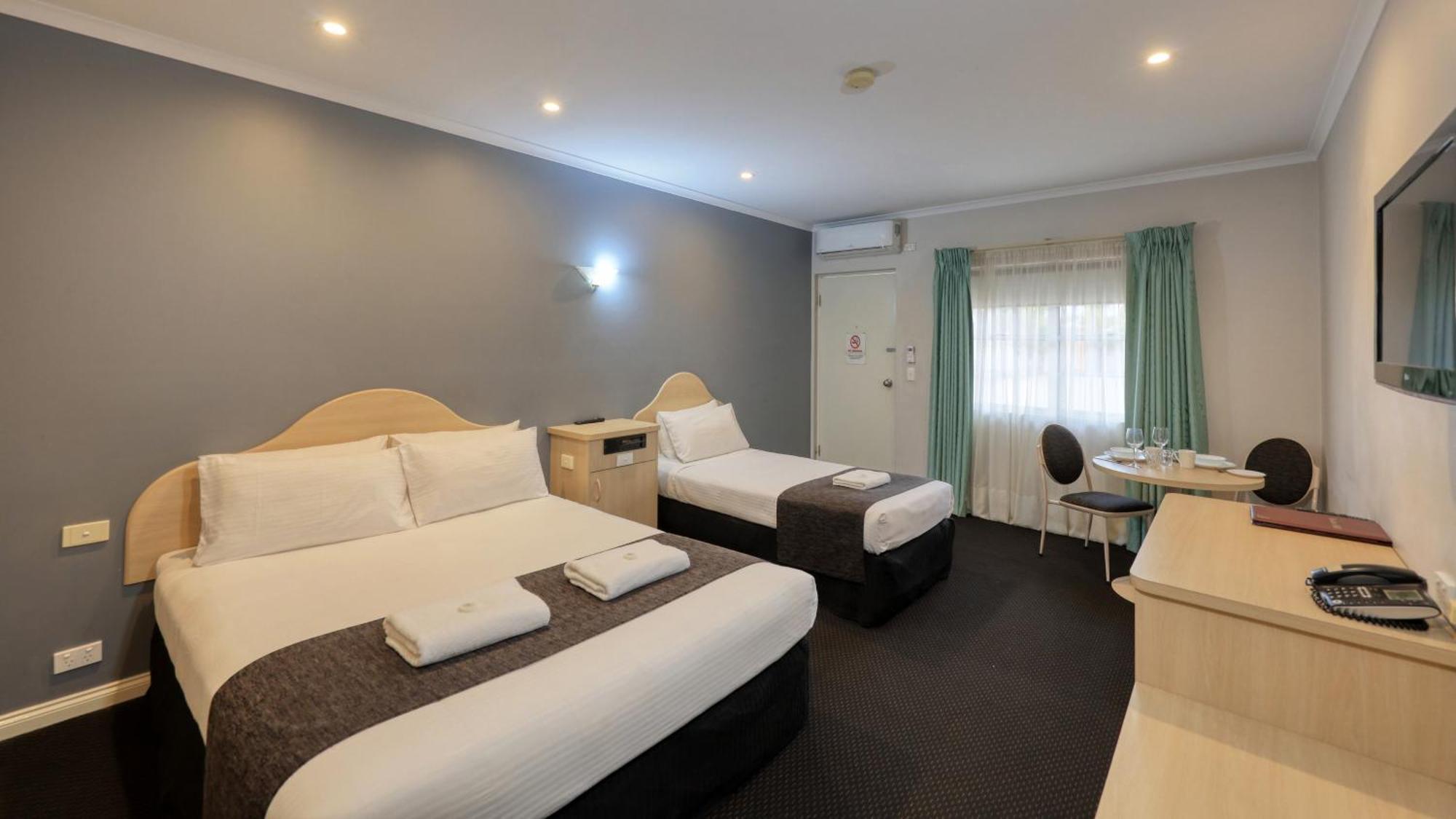 Charles Rasp Motor Inn & Cottages Broken Hill Buitenkant foto