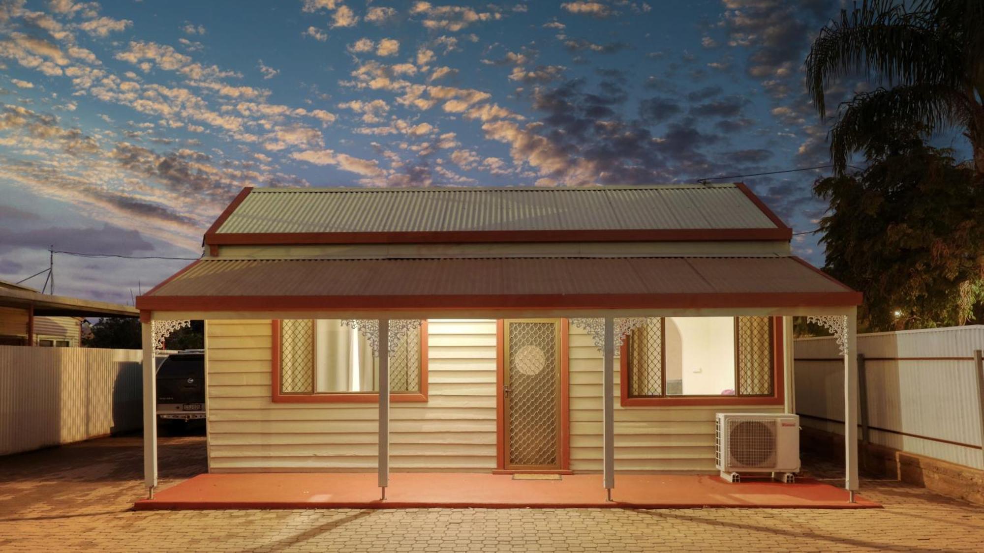 Charles Rasp Motor Inn & Cottages Broken Hill Buitenkant foto
