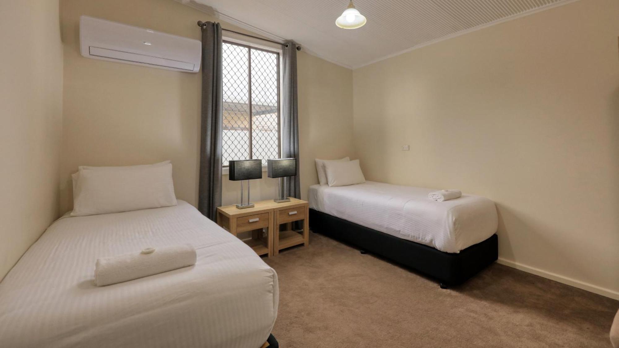 Charles Rasp Motor Inn & Cottages Broken Hill Buitenkant foto