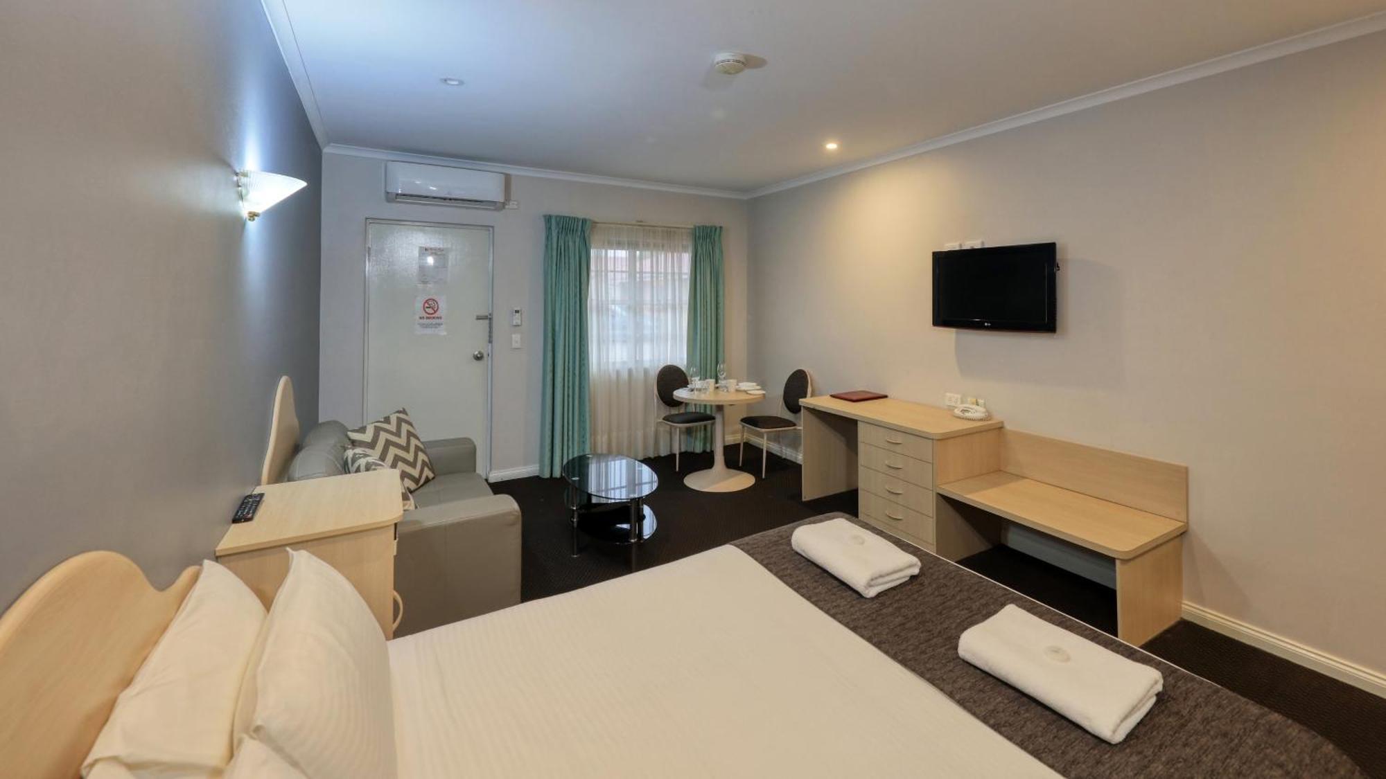 Charles Rasp Motor Inn & Cottages Broken Hill Buitenkant foto
