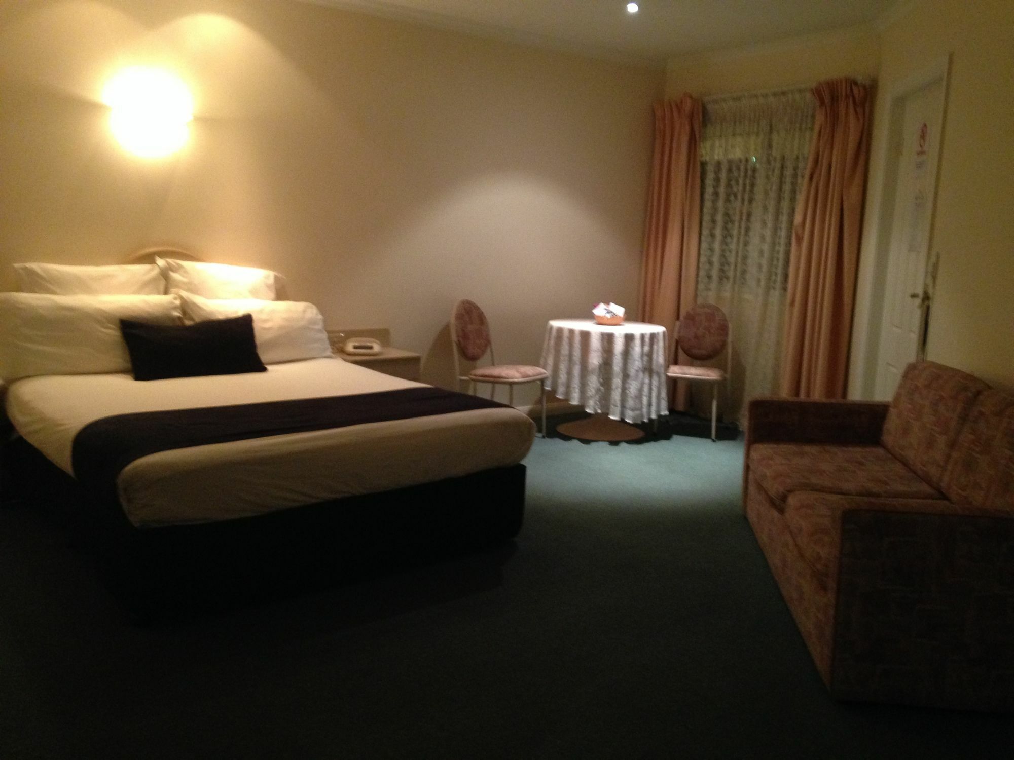 Charles Rasp Motor Inn & Cottages Broken Hill Buitenkant foto
