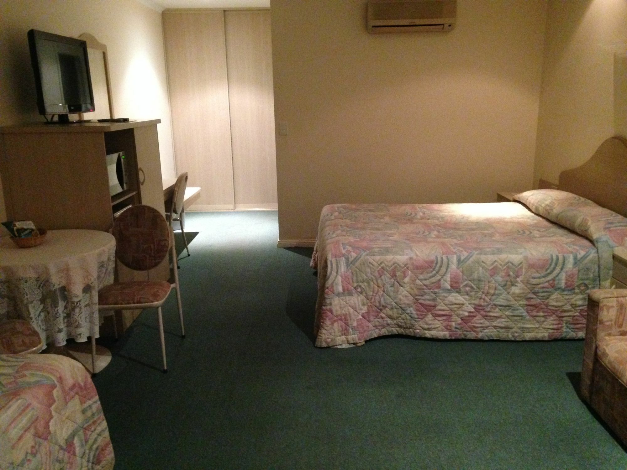 Charles Rasp Motor Inn & Cottages Broken Hill Buitenkant foto